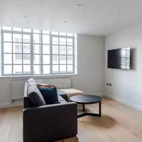 Room 1 London s Calling - Farringdon - by Frankie Says, Travel Lord Hotels