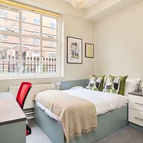 Primary image 1 Deluxe Room 02 - Louise House Summer Youth Accommodation, River Park Tower Marketing Suite Hotels