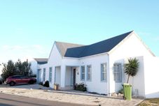 Others The Pelican - Stunning 3-bedroom Holiday Home in Langebaan
