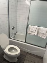 Others 4 Metro Motel