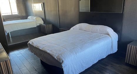 Others 2 Metro Motel