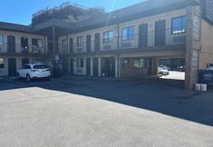 Others 3 Metro Motel