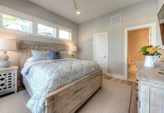 기타 4 Laurel Street 306