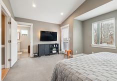 อื่นๆ 3 Spacious Family Retreat Media Room & Patio 3 Bedroom Home