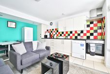 Others 2 Bed Apartment Near Cardiff Bay