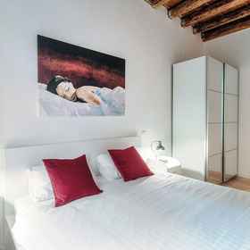 Room 1 Pleasant Family Apt next to Lake Como, Barni Apartments