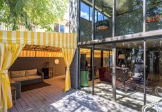 Others 7 Singer House on the Water