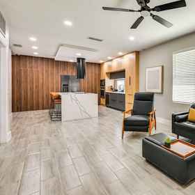Interior 1 Modern Lakeland Golf Retreat w/ Putting Green, Joker Marchant Stadium Hotels