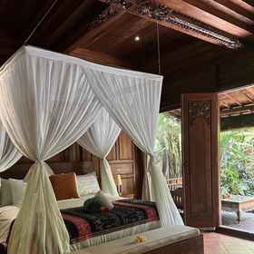 Room 1 Darta Ubud Joglo Villa by EPS, Rusters Pottery Studio Hotels