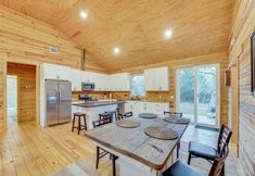 Others 7 Private Deck & Forest Setting: Waelder Cabin!