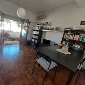 Room1里斯本 - 本菲卡盧斯球場公寓,Hospital Santa Cruz飯店