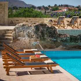 Room 1 Phaistos Villas - Villa Dafne Poolside Gem, Dimos Gortyna Hotels