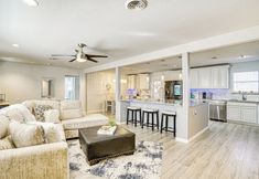 Others 5 Patio & Fenced Yard: Newly Renovated Hurst Home!