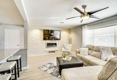 Lainnya 3 Patio & Fenced Yard: Newly Renovated Hurst Home!