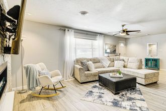 Lainnya 4 Patio & Fenced Yard: Newly Renovated Hurst Home!