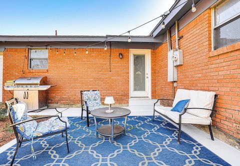 Lainnya Patio & Fenced Yard: Newly Renovated Hurst Home!