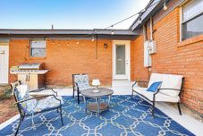 Lainnya Patio & Fenced Yard: Newly Renovated Hurst Home!