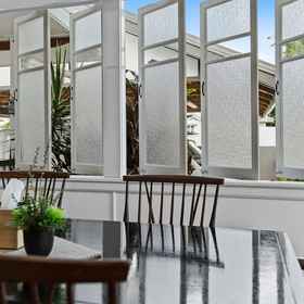 Room 1 Crystal Cottage Cairns, Yorkeys Knob Hotels