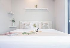 Others 2 Cozy And Homey Studio At Riverdale Apartment