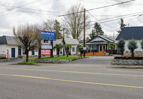 Others Horseshoe inn