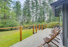 Others 2 Walk to Lake: Anderson Island Escape w/ Fire Pit