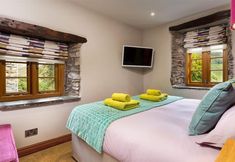 Others 4 The Cosy Peacock