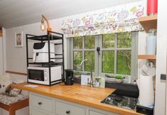 Others 6 Burr 2 Shepherds Hut