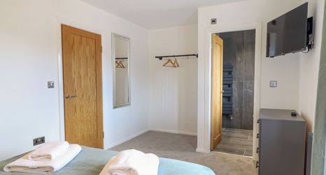 Lain-lain 2 2 Ty Newydd