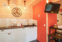 อื่นๆ 5 Log Cabin - Amber Glow