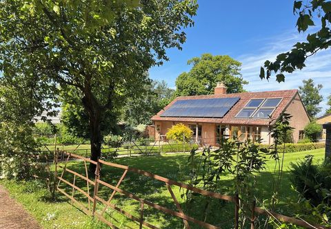 Others The Apple House