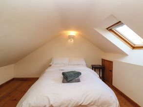 Khác 4 The Apple House