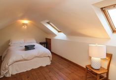 Others 5 The Apple House