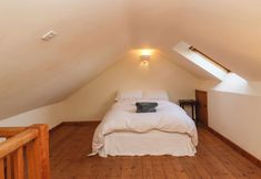 Others 7 The Apple House