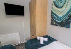 Others 4 Lakeside 18