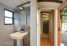 其他 5 Caban Dyllas