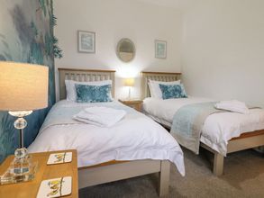 Lain-lain 4 The Hideout