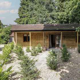 Primary image 1 ยูว์ ทรี คอทเทจ, โรงแรม & ที่พัก ทอนบริดจ์แอนด์มอลลิงดิสตริกต์