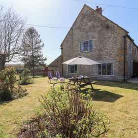 Primary image 1 Hyde Cottage, Haselbury Plucknett Hotels