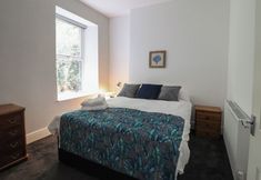 Others 2 Tonnau Yr Oleu or Waves of Light