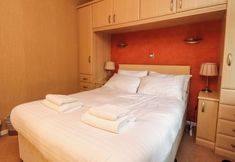 Others 6 Borwick Heights 6