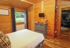 Others 4 Lakeside Lodge