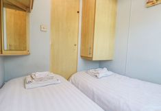 기타 5 Rosebud Caravan