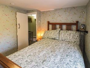 Others 4 River Cottage