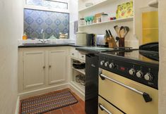 Others 5 River Cottage