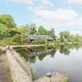 Primary image1Mulberry Cabin On The Lake,Pistyll飯店