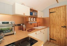 Others 6 The Foxes Den Shepherds Hut