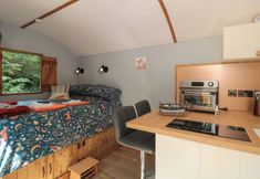 Others 4 The Foxes Den Shepherds Hut
