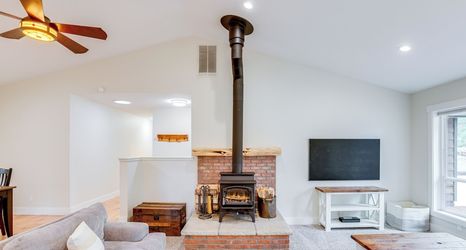 Lain-lain 2 3 Mi to Old Mill District: Family Retreat w/ Yard