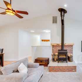 Interior 1 3 Mi to Old Mill District: Family Retreat w/ Yard, Deschutes County Hotels