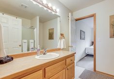 Others 4 Hot Tub at Townhome on 8th Green in Redmond